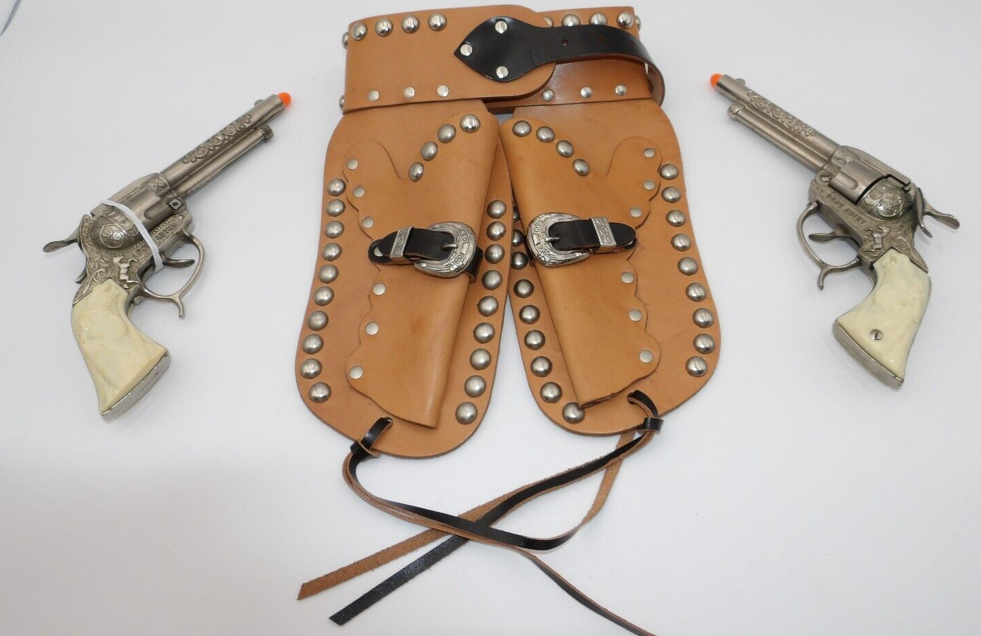 Double Holster Set & Belt with Two Western Repeater Pistols